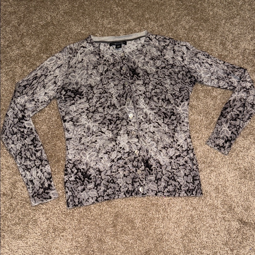 Banana Republic Floral Monochrome Cardigan - size XS Petite. B10